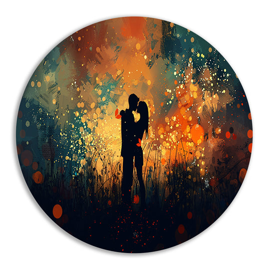 Omarmd Paar in Schemerlicht aluminium muurcirkel