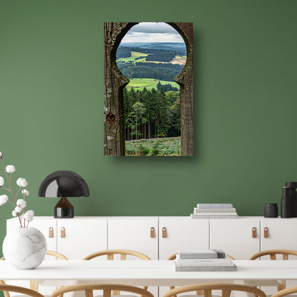 Sleutelgat naar een weelderig landschap poster
