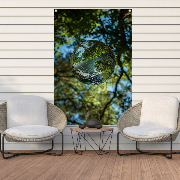 Glazen bol met bomen reflectie tuinposter
