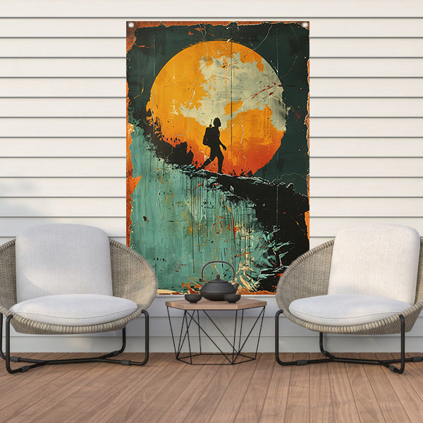 Silhouet van een figuur tegen een Kleurrijk maan tuinposter