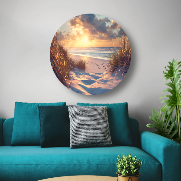 Betoverende zonsondergang op het strand met levendige kleuren aluminium muurcirkel