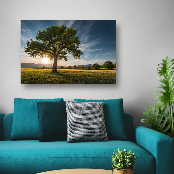 Majestueuze boom bij zonsondergang in veld poster