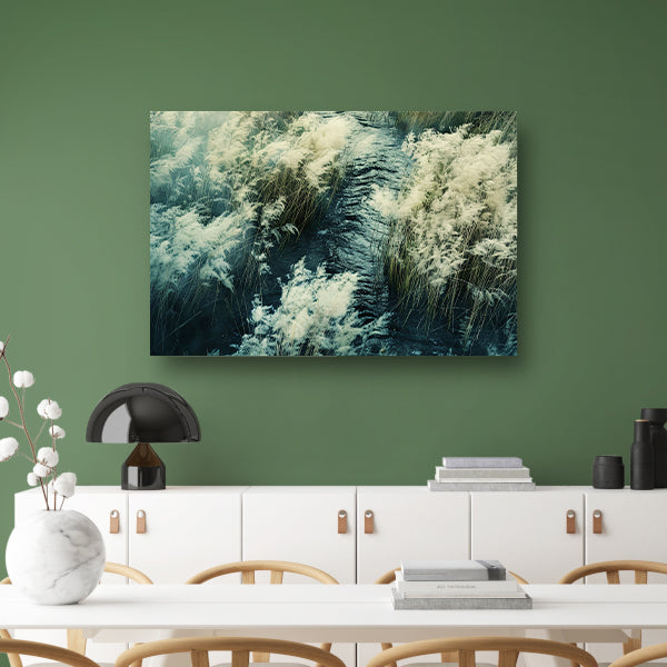 Beek door graslanden met rustgevend waterposter