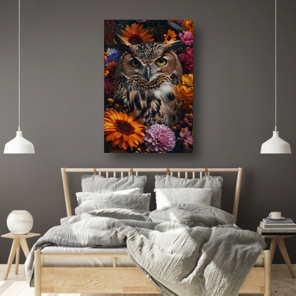 Intrigerende Uil omringd door Kleurrijke Bloei canvas