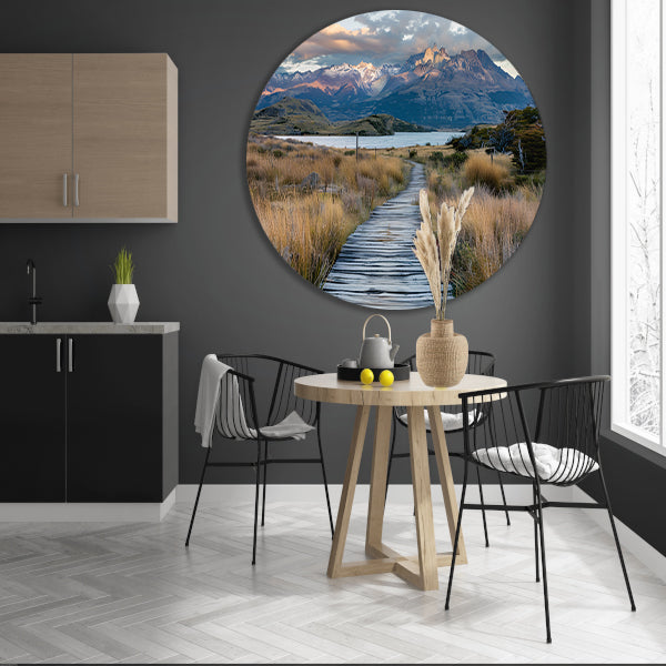 Prachtig Patagonisch landschap met houten pad aluminium muurcirkel