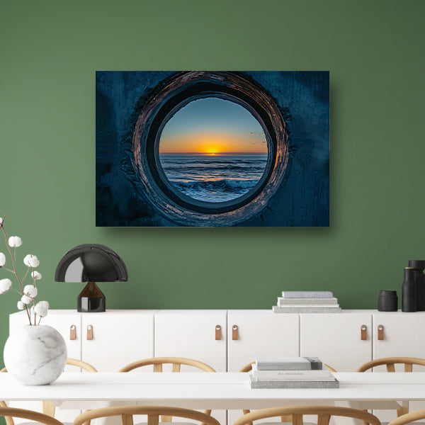 Zonsondergang door een ronde opening aan zee poster