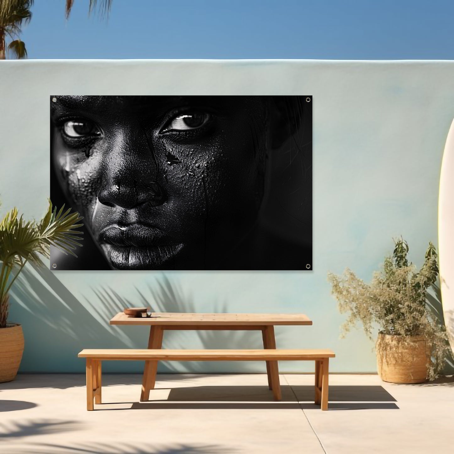 Intense zwart-wit portret met tranen tuinposter