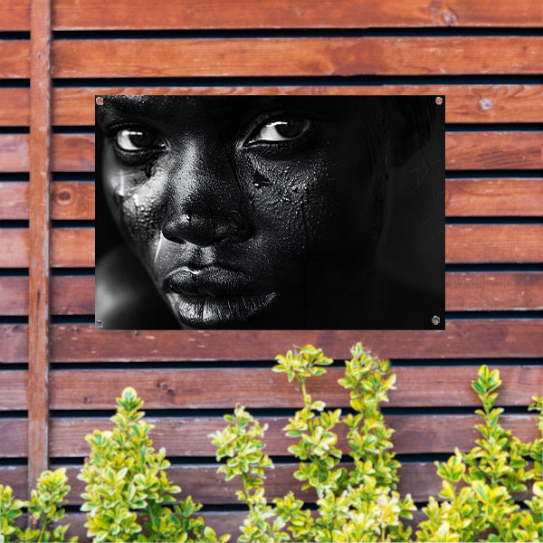 Intense zwart-wit portret met tranen tuinposter