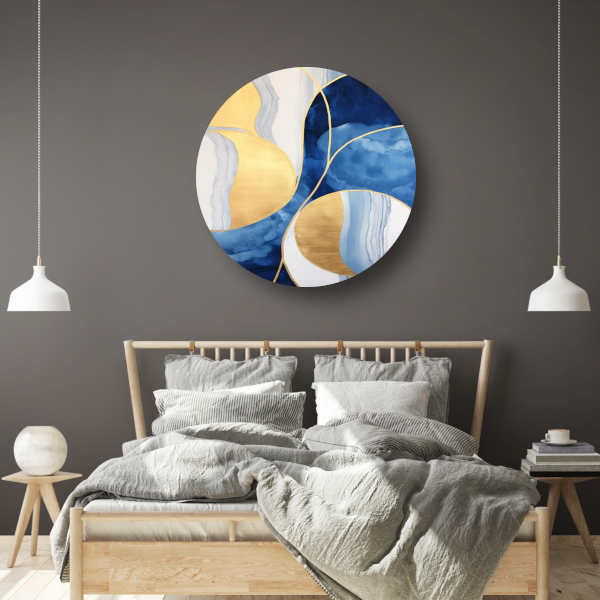 Abstract schilderij in blauw, wit en goud aluminium muurcirkel