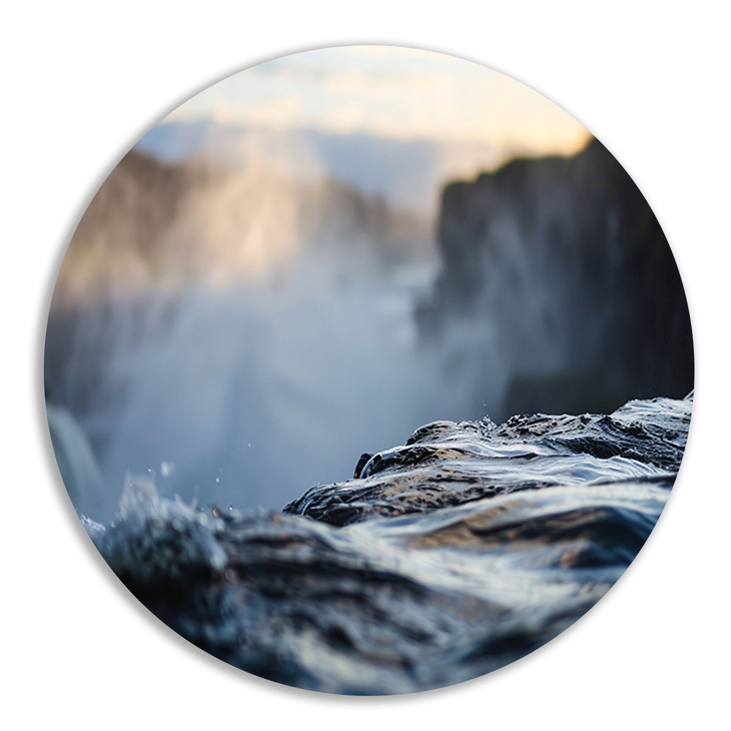 Waterval met nevelige achtergrond en rotsen forex muurcirkel