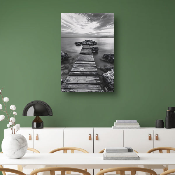 Houten steiger bij zee tijdens bewolkte zonsopkomst canvas