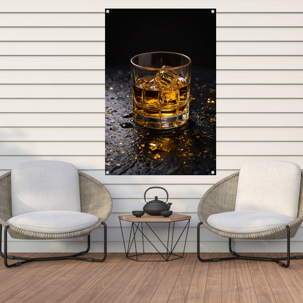 Amber Whisky in Glas met Gouden Accenten tuinposter