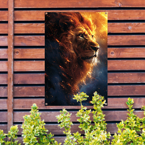 Portret van een majestueuze leeuw met vurige manen tuinposter