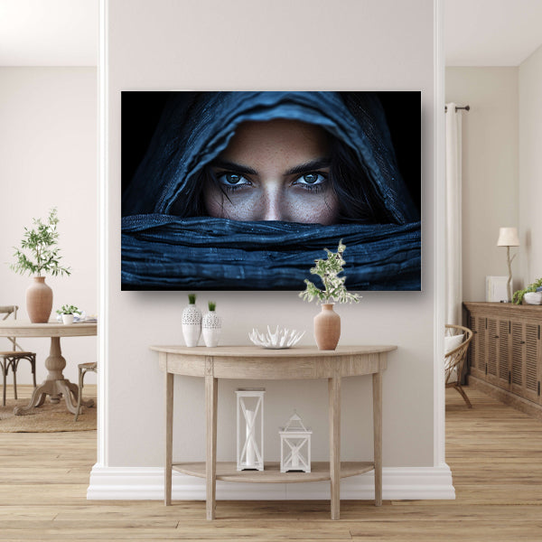 Mysterieuze Vrouw in Textielomhulsel canvas