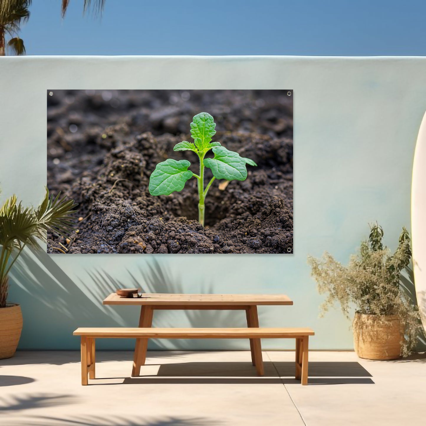 Jonge groene plant in vruchtbare aarde tuinposter