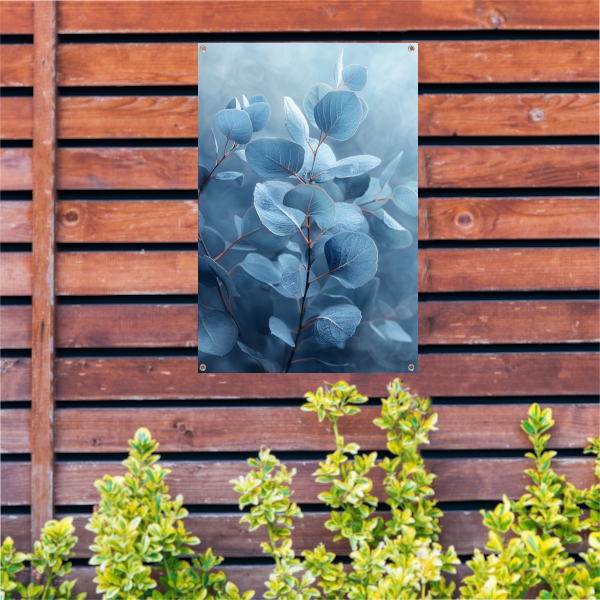 Elegante blauwe eucalyptus bladeren in minimalistische stijl tuinposter