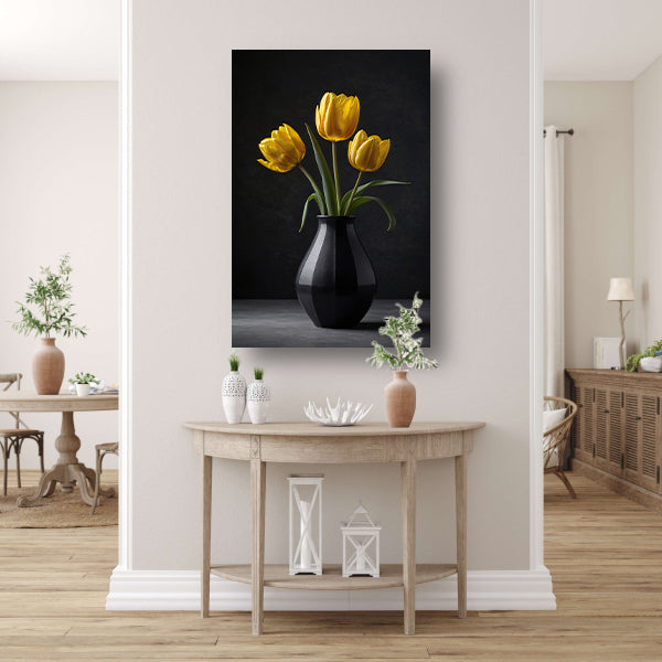 Gele tulpen in een elegante zwarte vaas poster