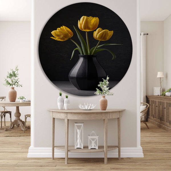 Gele tulpen in een elegante zwarte vaas aluminium muurcirkel