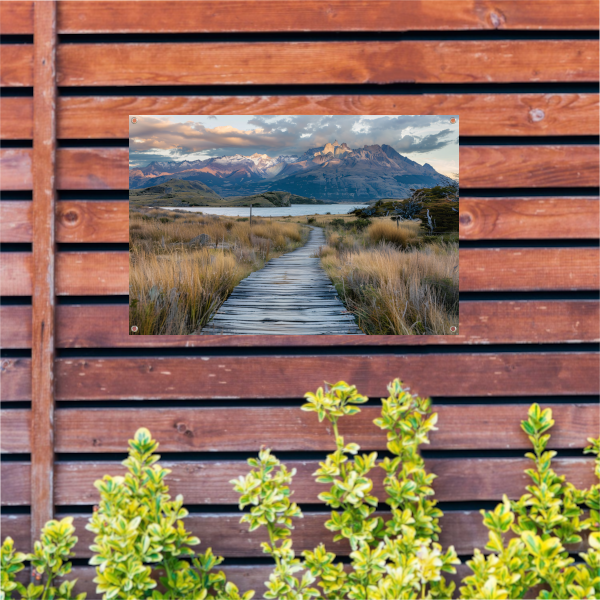 Prachtig Patagonisch landschap met houten pad tuinposter