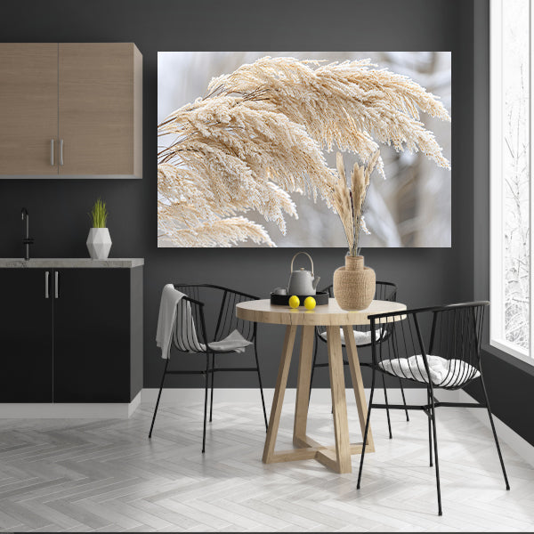 Bevroren grasstelen met winterse ijskristallen poster