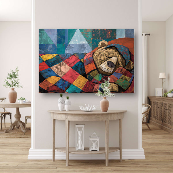 Kleurrijke slapende beer met geometrisch dekbed poster