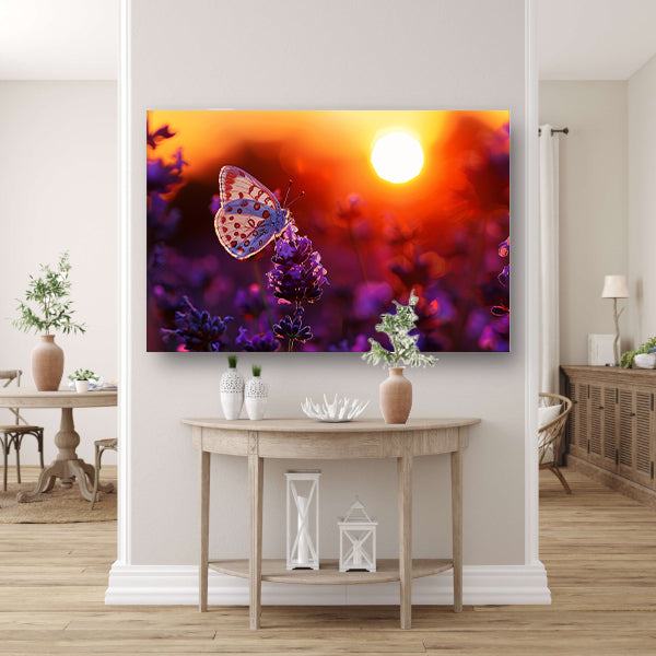 Vlinder rust op lavendel in oranje zonsondergang canvas met baklijst