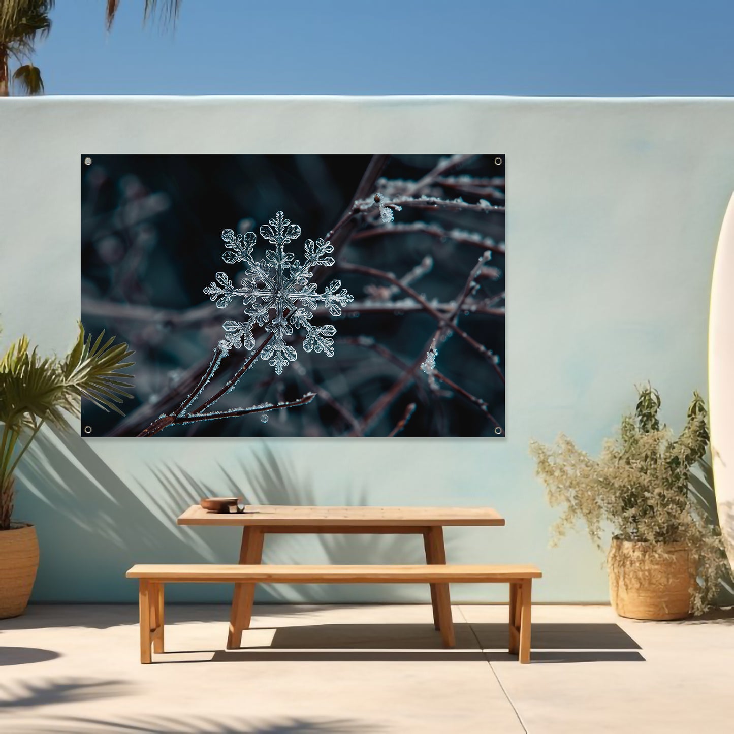 Gedetailleerde macrofoto van een sneeuwvlok tuinposter