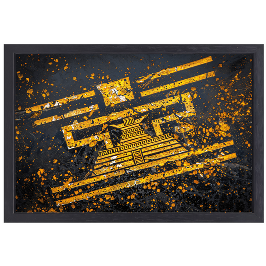 Minimalistische Gele Piramide canvas met baklijst