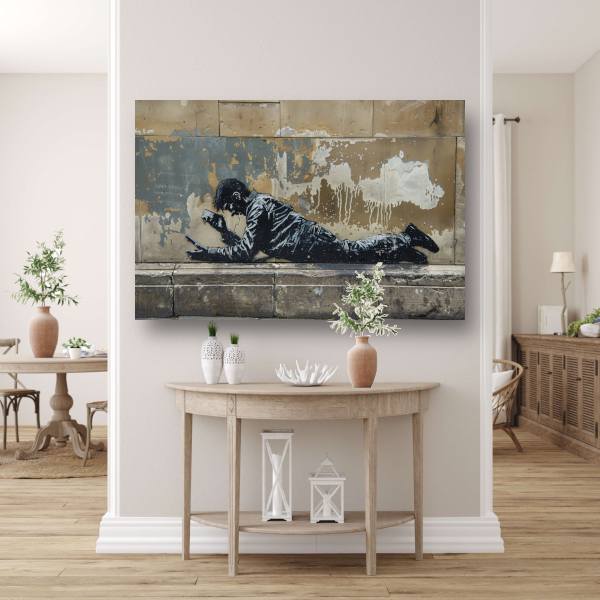 Man Geabsorbeerd door Zijn Smartphone poster