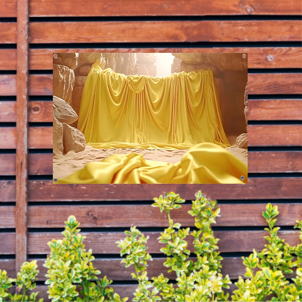Gele doek in natuurlijke grot omgeving tuinposter