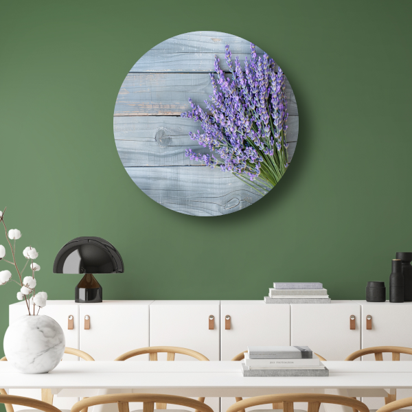 Lavendel op houten tafel aluminium muurcirkel