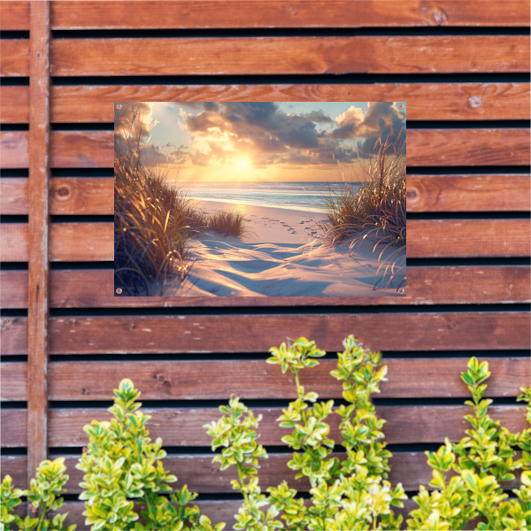 Betoverende zonsondergang op het strand met levendige kleuren tuinposter