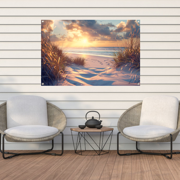 Betoverende zonsondergang op het strand met levendige kleuren tuinposter