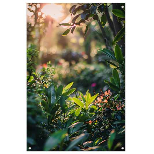 Zonnestralen door groene planten tuinposter