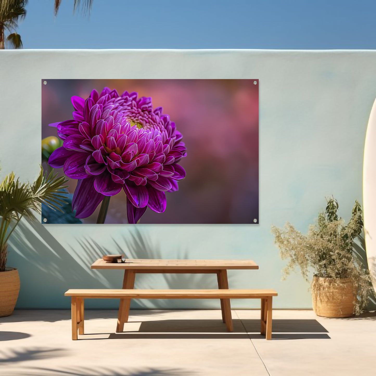 Paarse bloem close-up met zachte achtergrond tuinposter