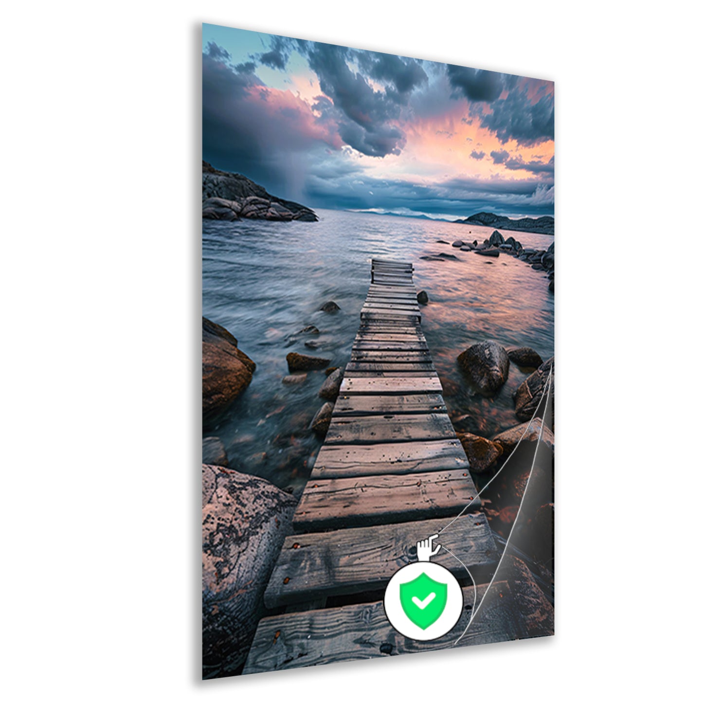 Oude houten steiger leidt naar kalme zee bij zonsondergang poster