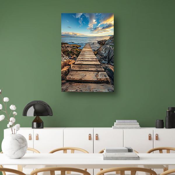 Houten pier bij zonsondergang met dramatische wolken canvas