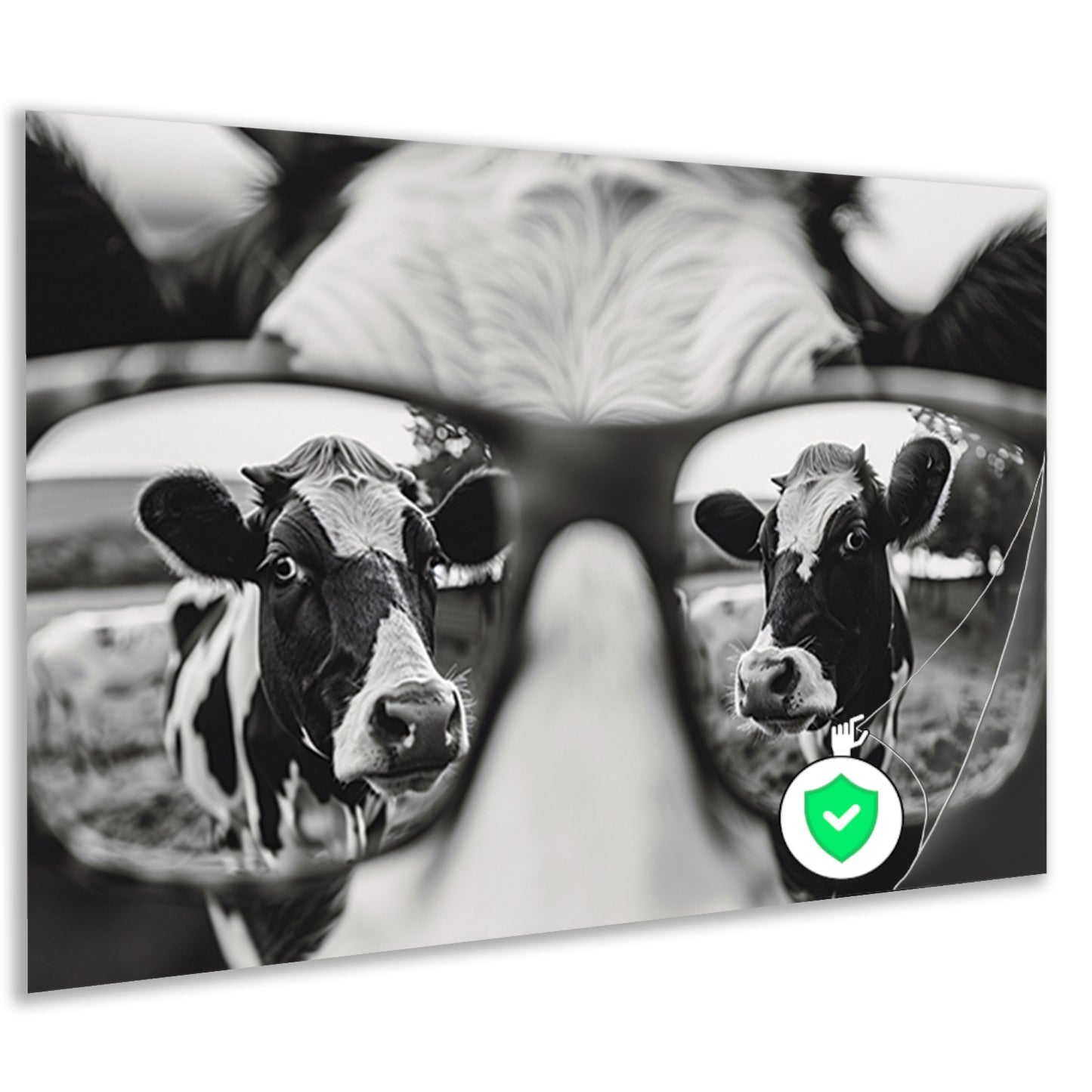 Reflectie van een nieuwsgierige koe in een bril poster