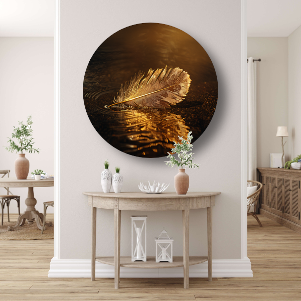 Gouden veer drijvend op mysterieus donker water forex muurcirkel