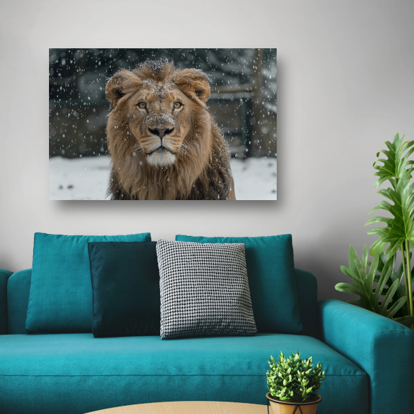 Majestueuze Leeuw in Sneeuwbedekte Wildernis poster