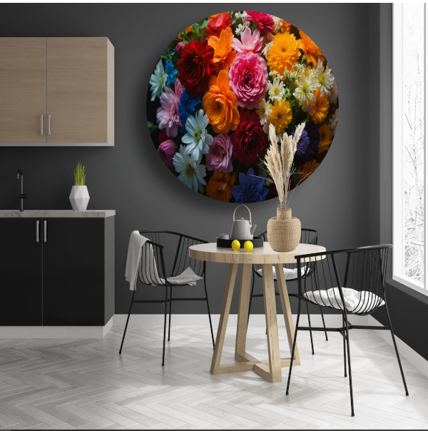 Levendige Bloemendiversiteit op Donkere Achtergrond aluminium muurcirkel