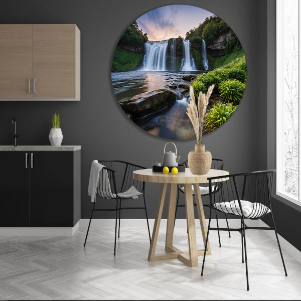 Serene waterval bij zonsondergang forex muurcirkel