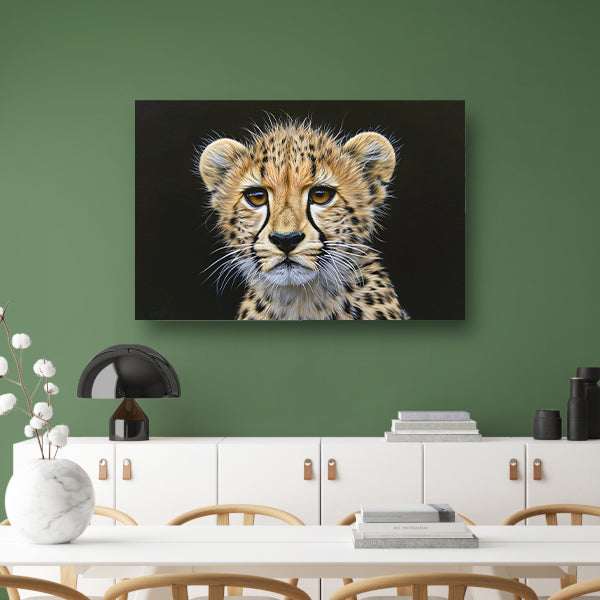 Realistisch schilderij van jonge cheeta canvas met baklijst
