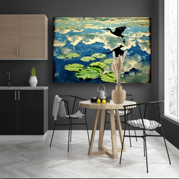 Vogel boven water met reflectie poster