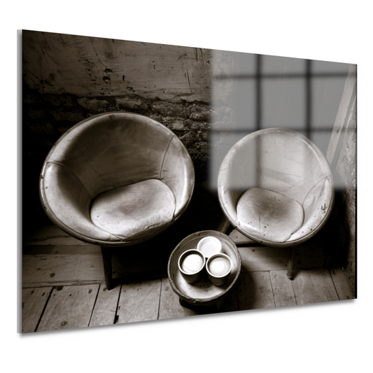 Minimalistische stoelen zwart wit acrylglas