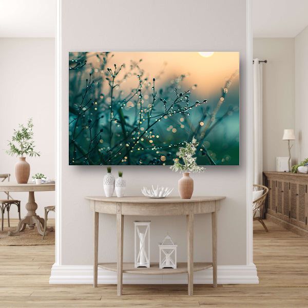 Subtiele ochtenddauw op delicate takkenposter