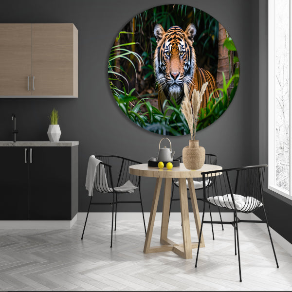 Tijger in dichte jungle, intense blik forex muurcirkel