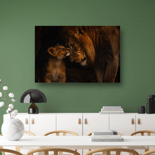 Intieme ontmoeting tussen leeuw en welp canvas
