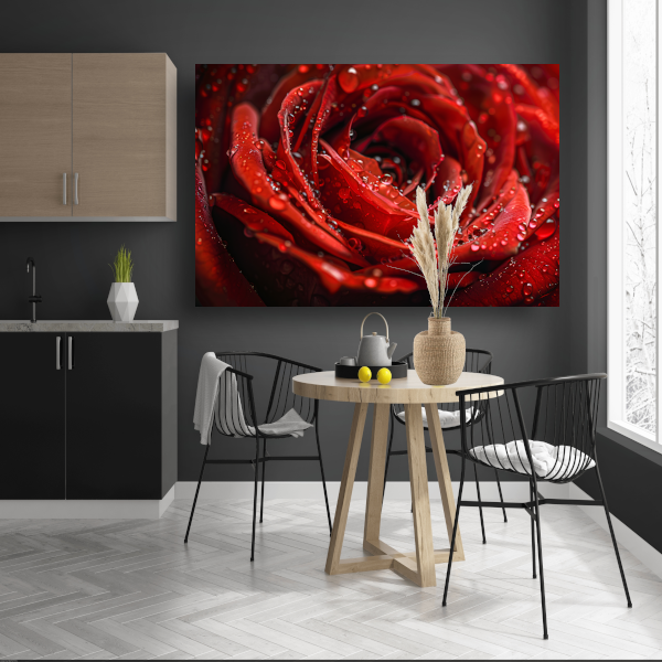 Close-up van een rode roos met dauwdruppels poster