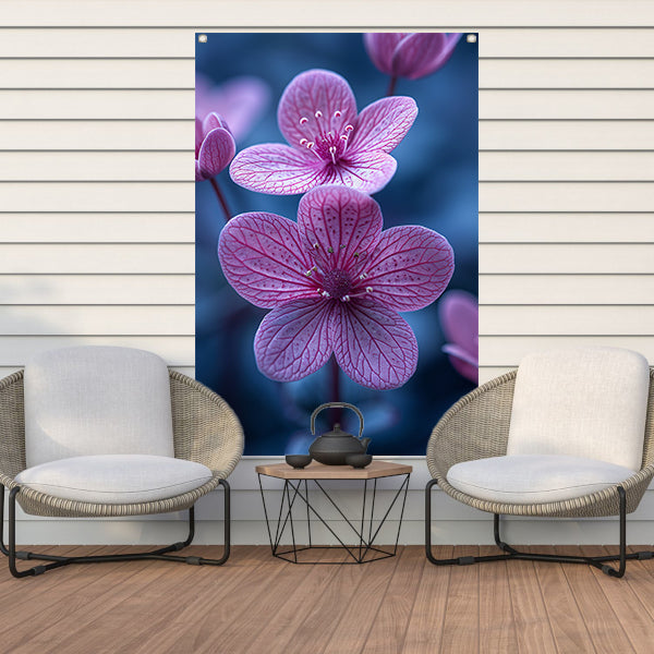 Close-up van roze bloemen in zacht licht tuinposter